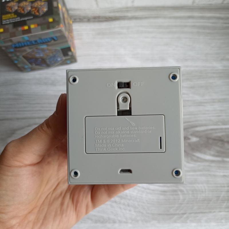 Minecraft My World Torch Lamp toy featuring a rechargeable battery and flash function, made of ABS plastic, measuring 7.5 x 7.5 cm