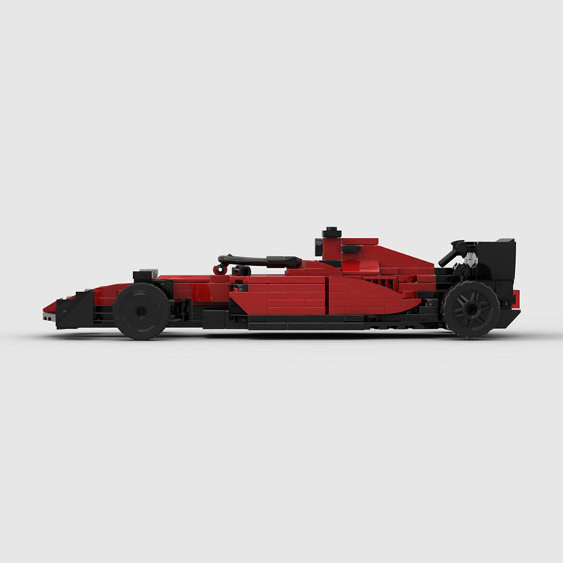 Ferrari F1 building blocks set with approximately 331 self-locking ABS plastic pieces, finished model measuring 18 x 8 x 5 cm